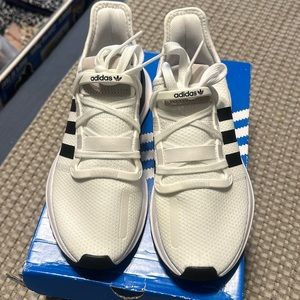 Adidas U Path size 6 never worn